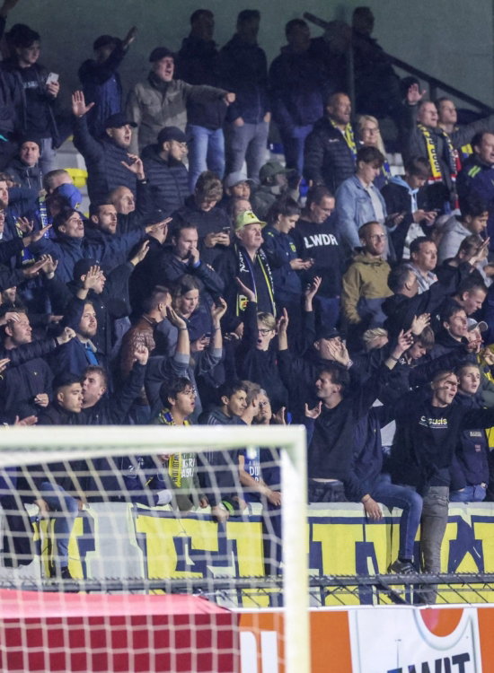 Supporters achter het doel