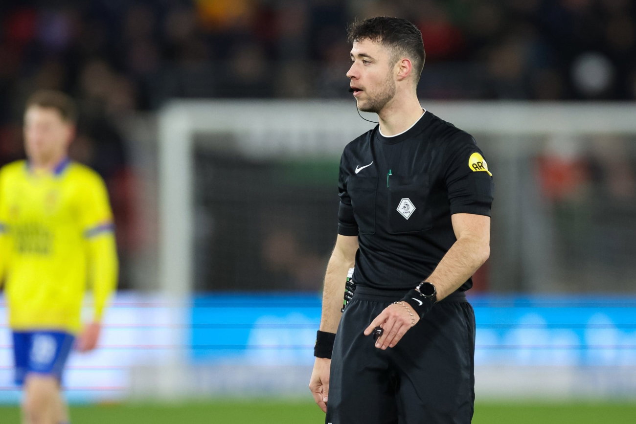 Marc Nagtegaal fluit Excelsior – SC Cambuur