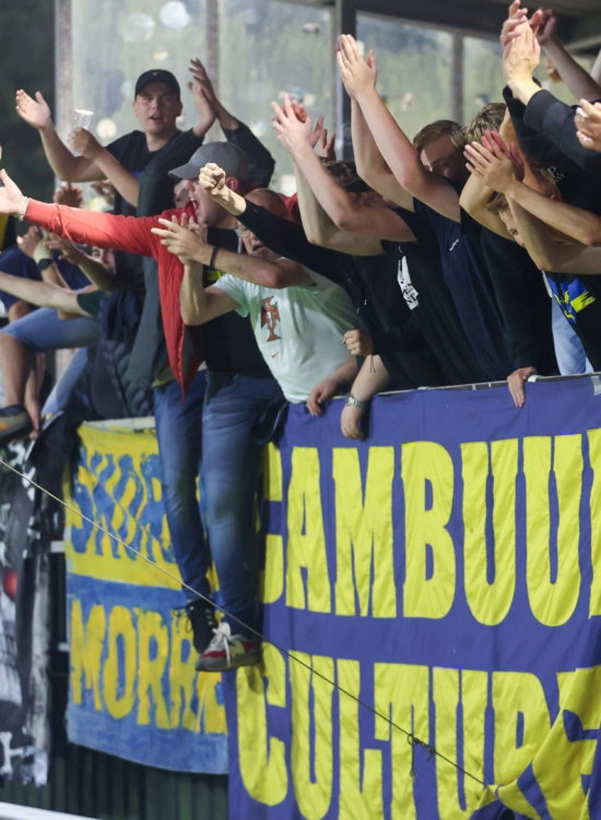 Supporters met spandoek Cambuur Cultuur