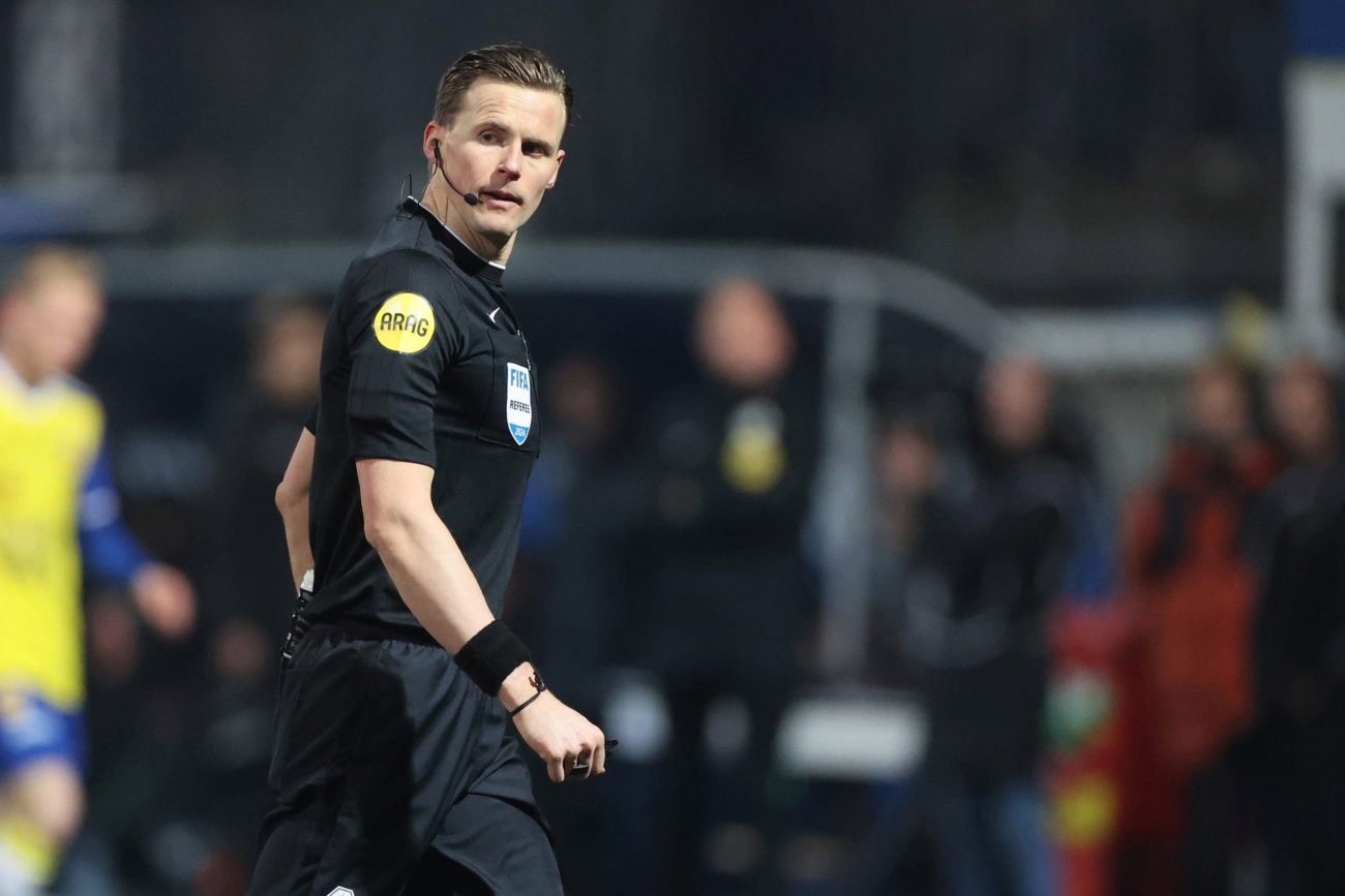 Sander van der Eijk fluit FC Volendam – SC Cambuur