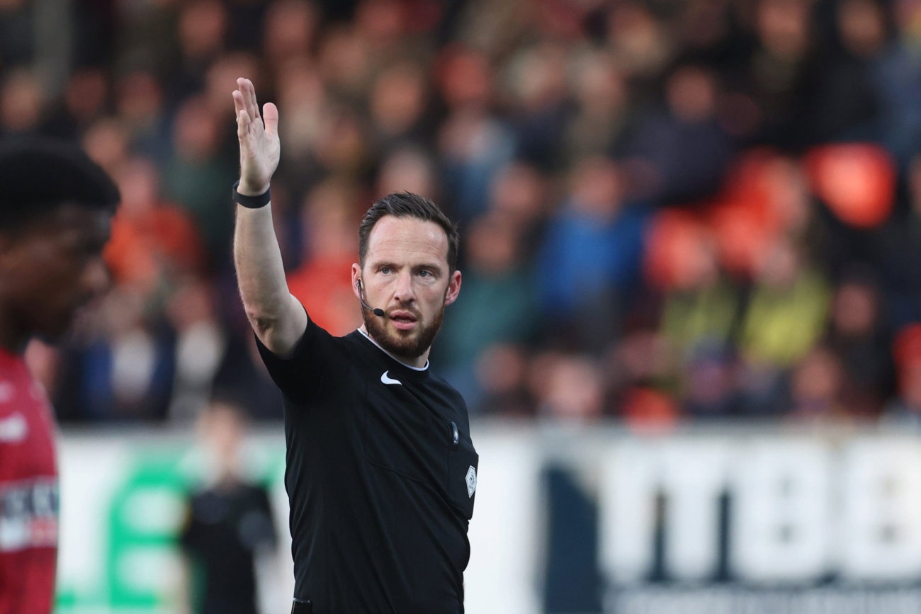Edwin van de Graaf leidt SC Cambuur – FC Den Bosch