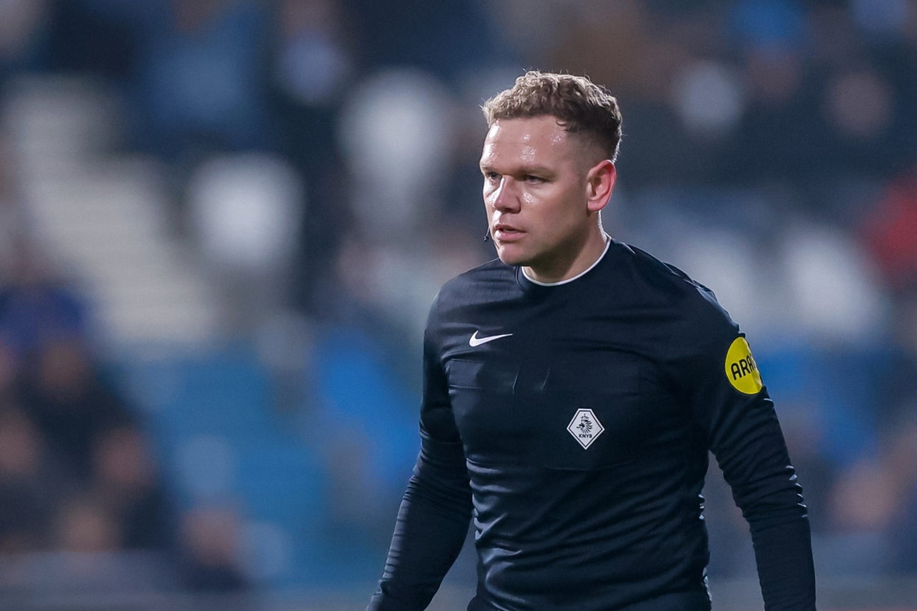 Alex Bos scheidsrechter bij FC Emmen – SC Cambuur