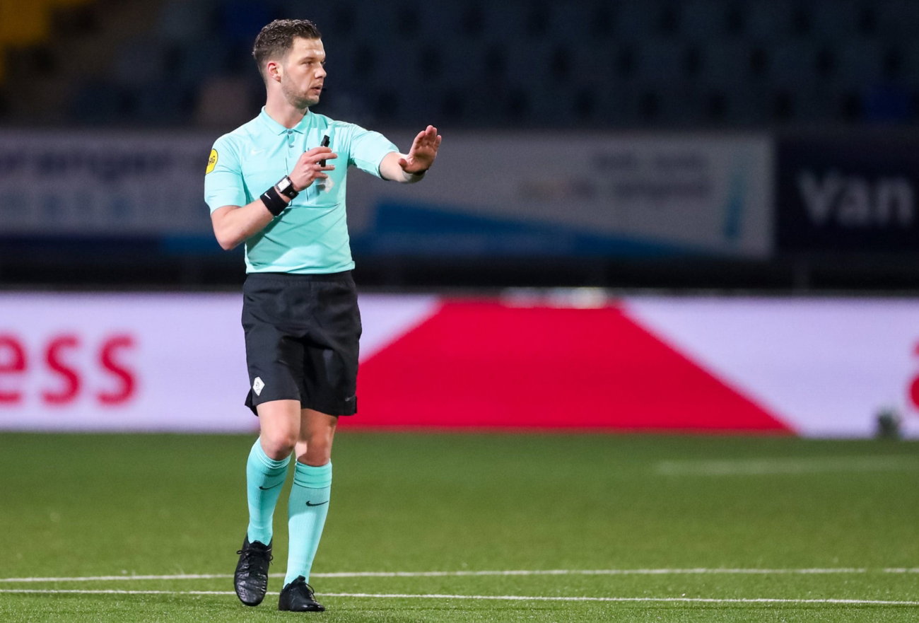 Robin Hensgens scheidsrechter bij FC Eindhoven – SC Cambuur