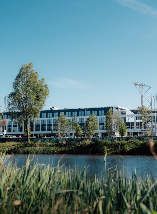 Kooi Stadion aan het water