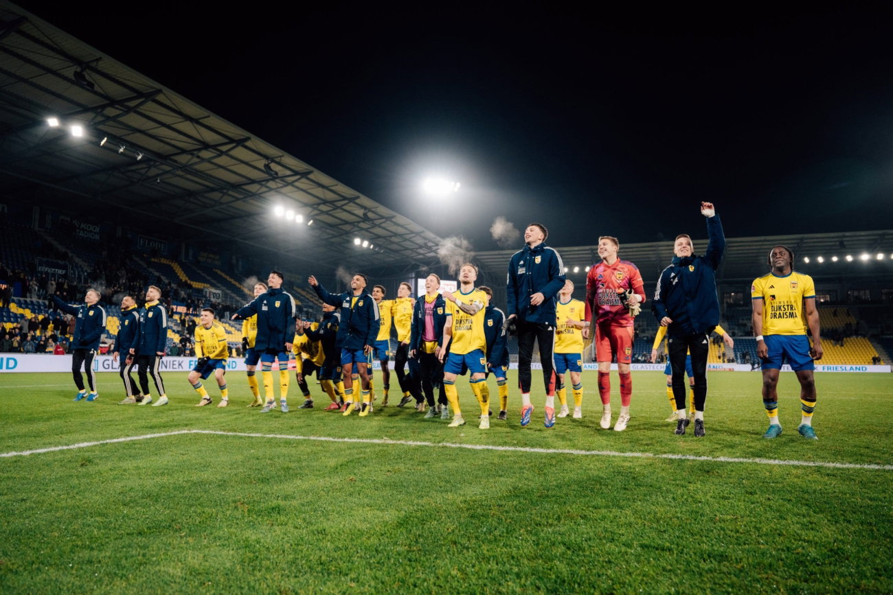 Vijf goals en drie punten op heerlijk avondje Kooi Stadion
