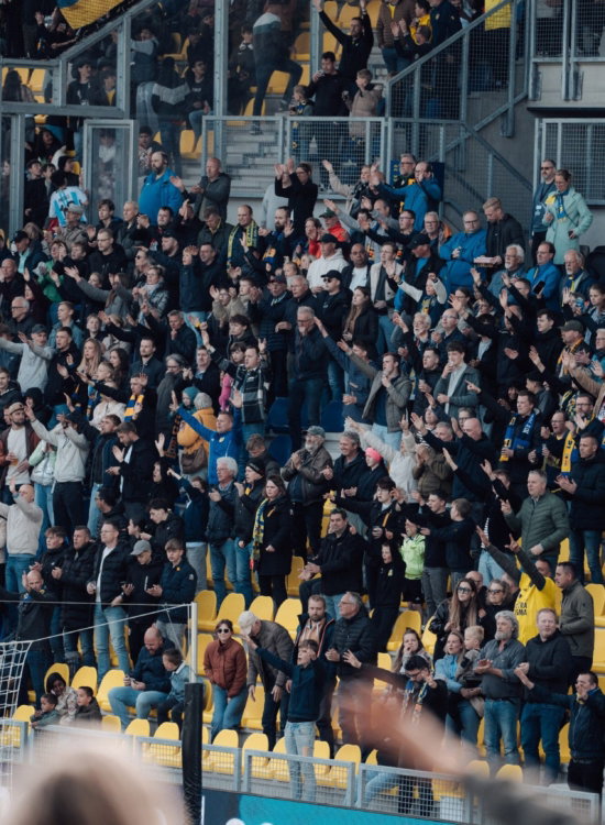 Volle tribune in het Kooi Stadion