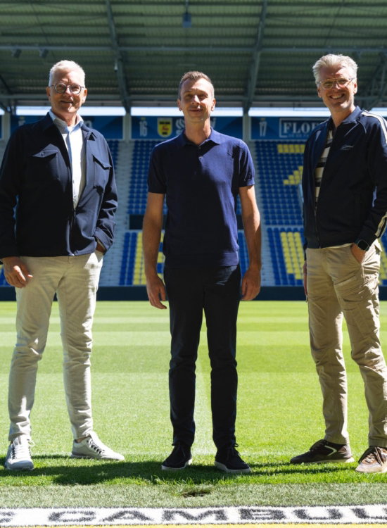 Drie partners op het veld