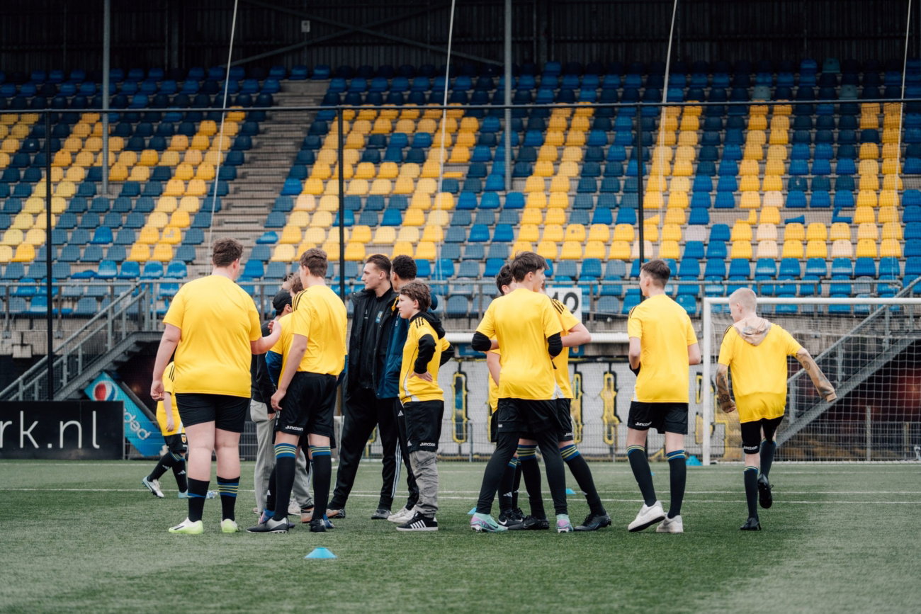 Lachende gezichten bij Community Champions-uitwisseling