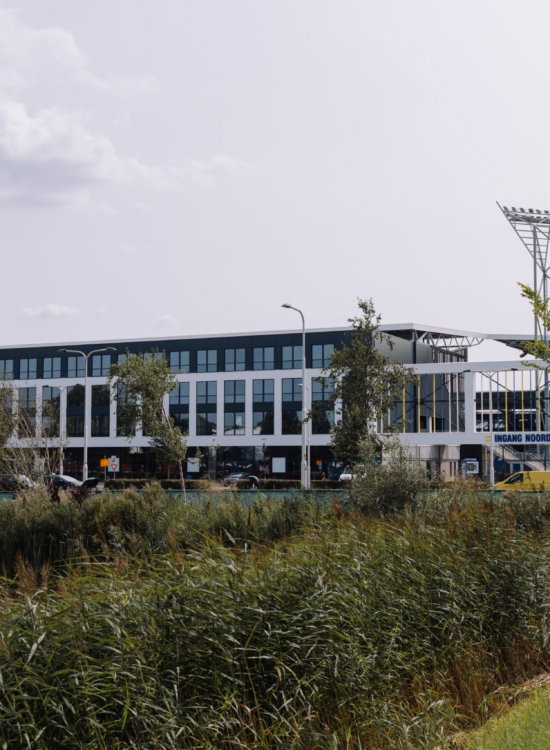 Kooi Stadion vanaf het water gezien