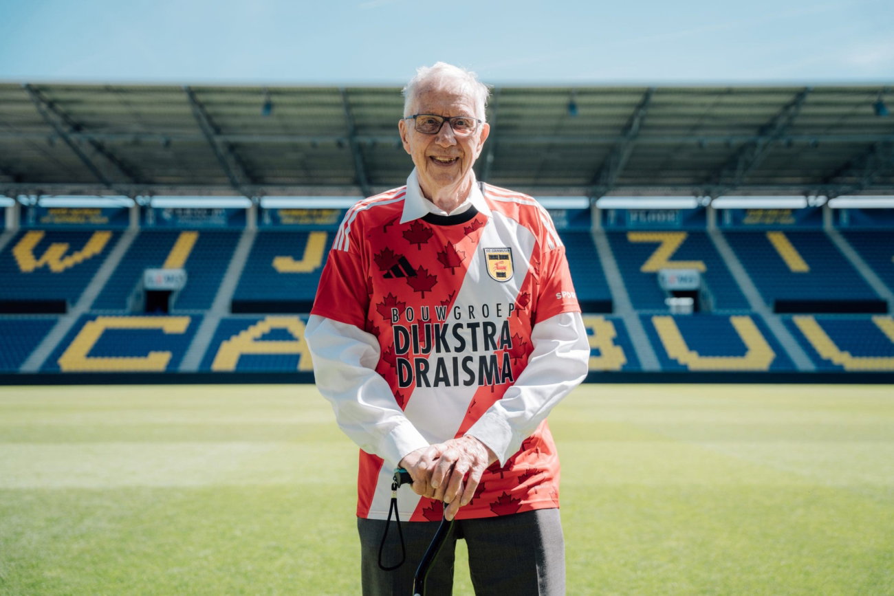 Veteraan Jim Parks (100) aanwezig bij training eerste elftal