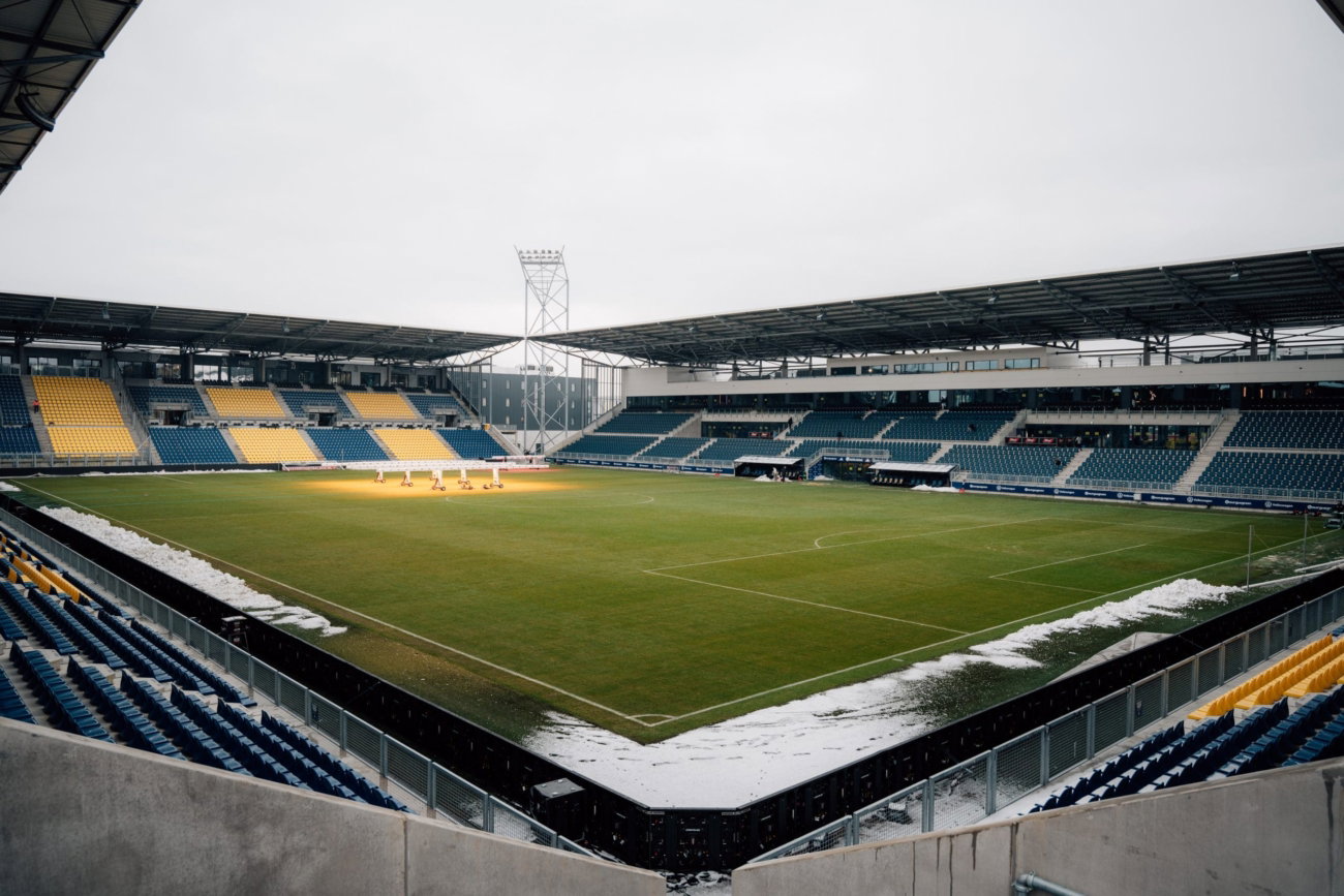 Veld Kooi Stadion sneeuwvrij; SC Cambuur – TOP Oss gaat door