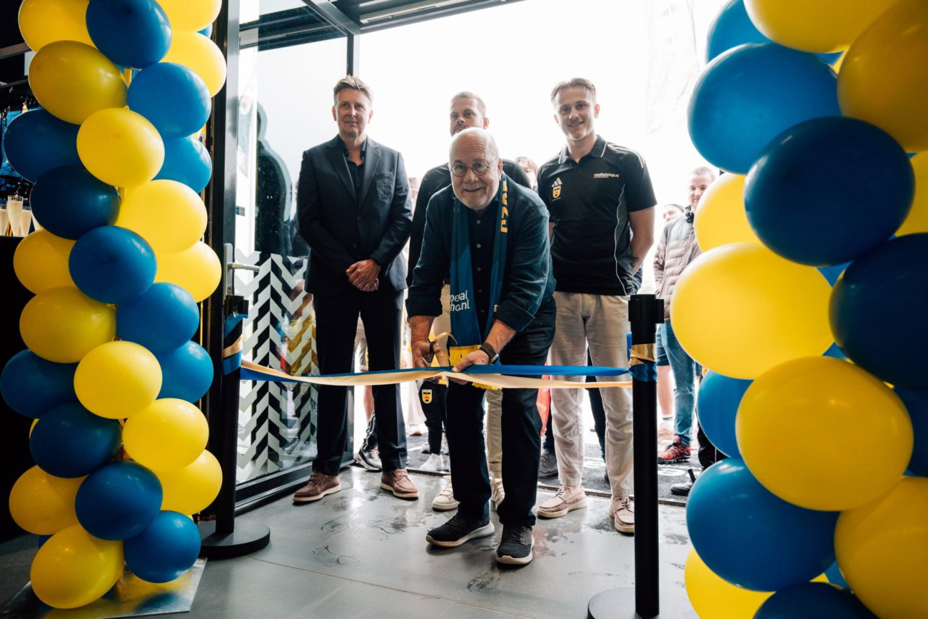 Officiële opening van Voetbalshop.nl Leeuwarden in het Kooi Stadion