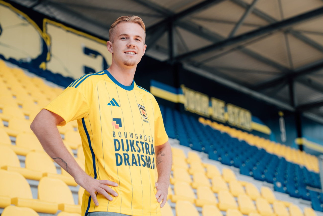 Kian Visser na het tekenen van eerste profcontract: “Scoren en bij Noord volle bak juichen”