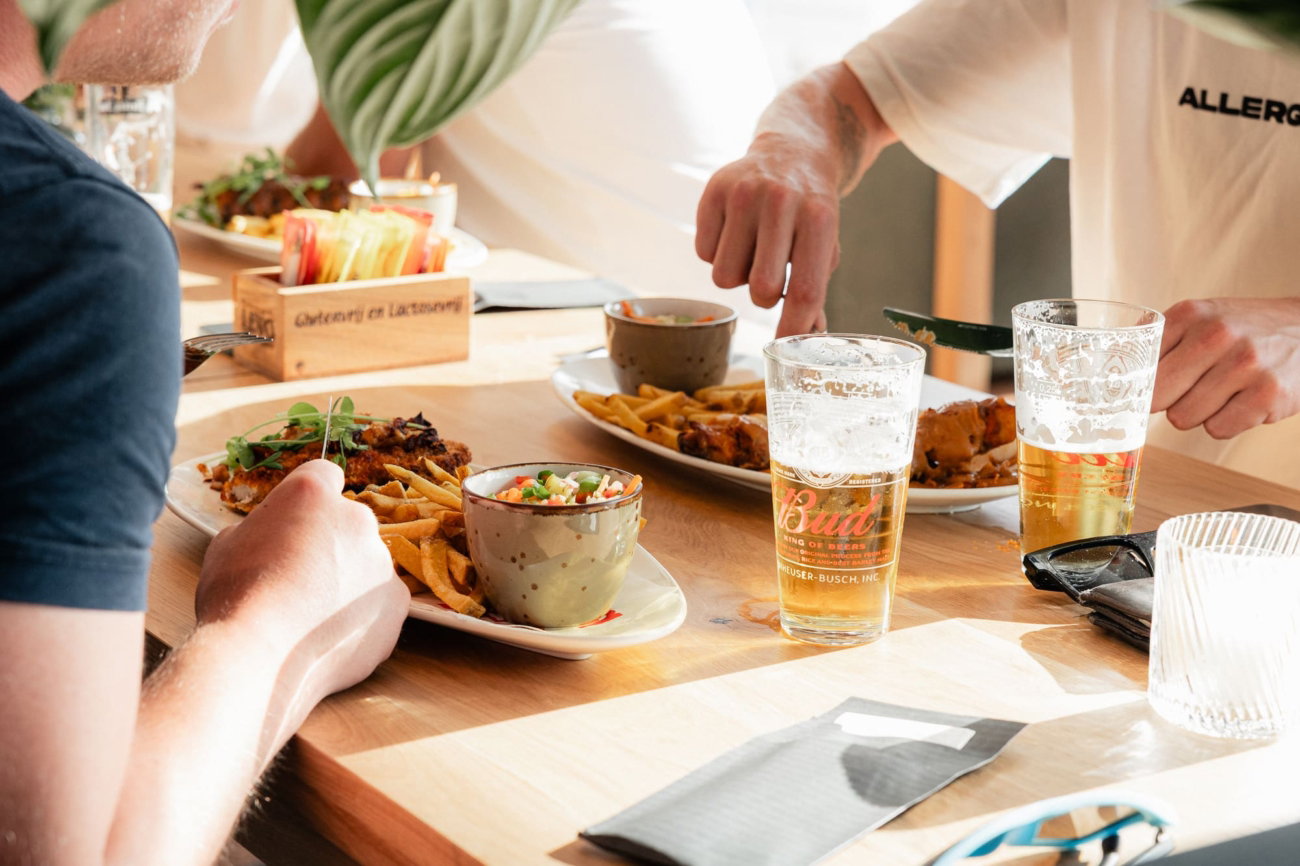 Restaurant Aanschuiven geopend in het Kooi Stadion