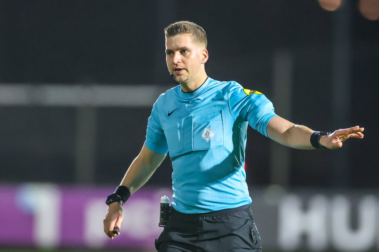 Thomas Hardeman scheidsrechter bij Jong Ajax – SC Cambuur