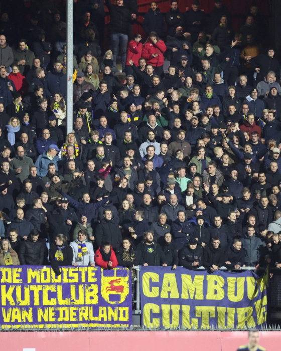 Uitvak met spandoeken Skorrie en Cambuur Cultuur