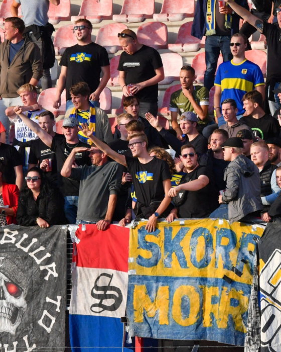 Uitvak met spandoeken Skorre Mors