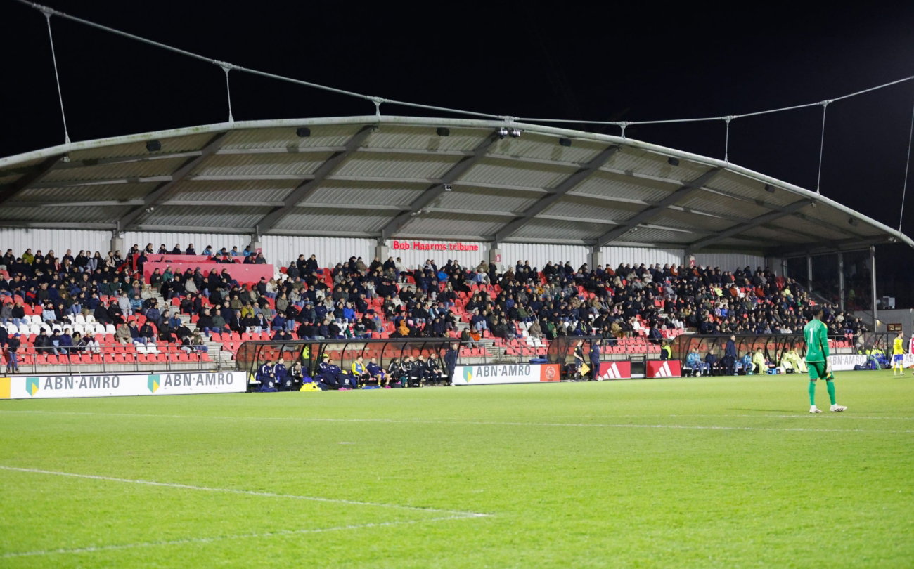 Uitstadion met volle tribune