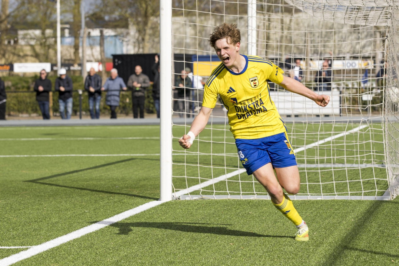 Overzicht jeugdopleiding: O21 verstevigt koppositie door late goal