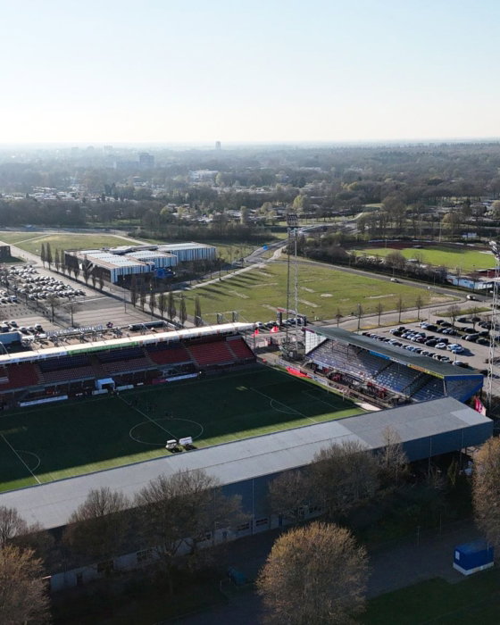 Luchtfoto van het oude stadion en omgeving