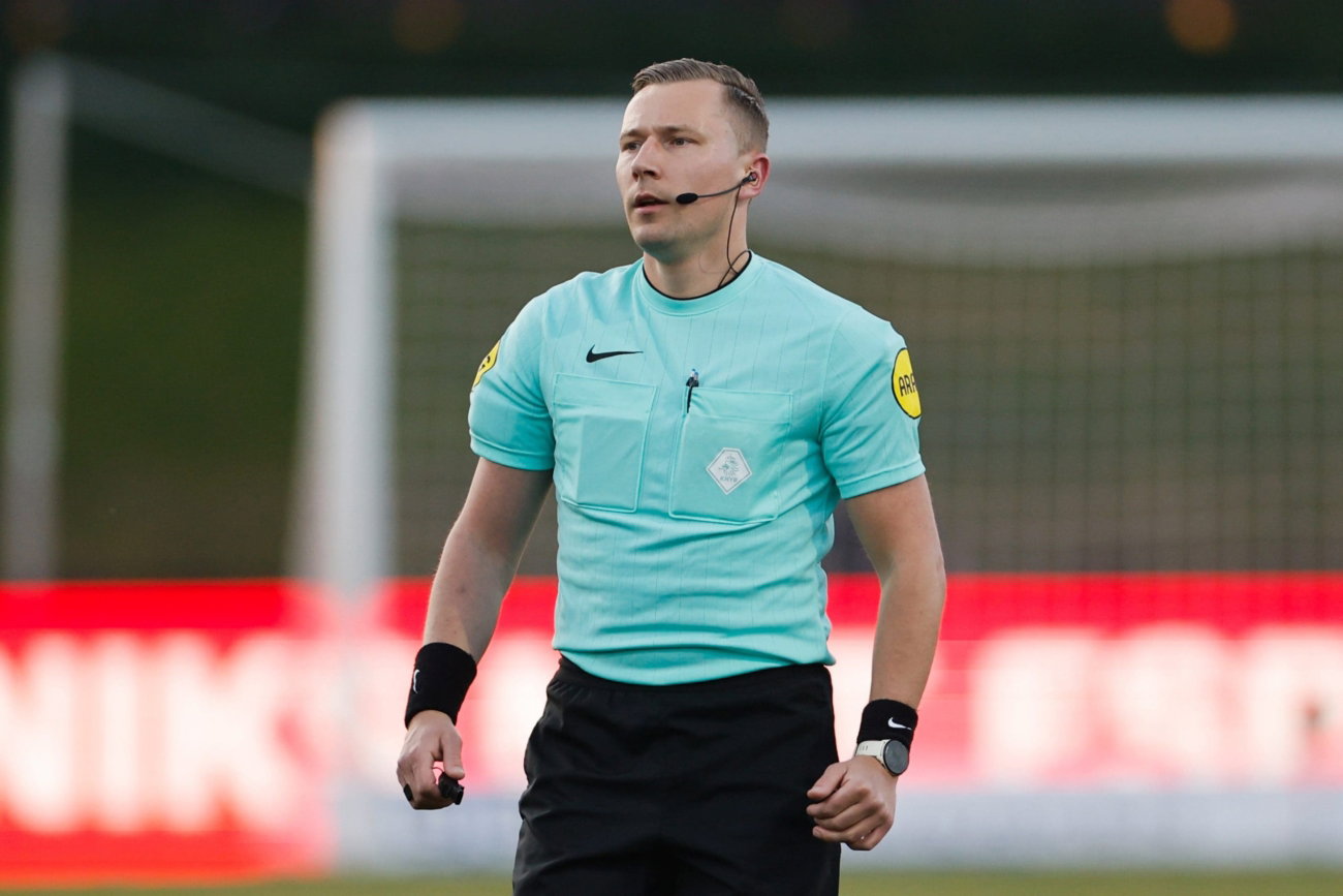 Martijn Vos fluit SC Cambuur – FC Eindhoven