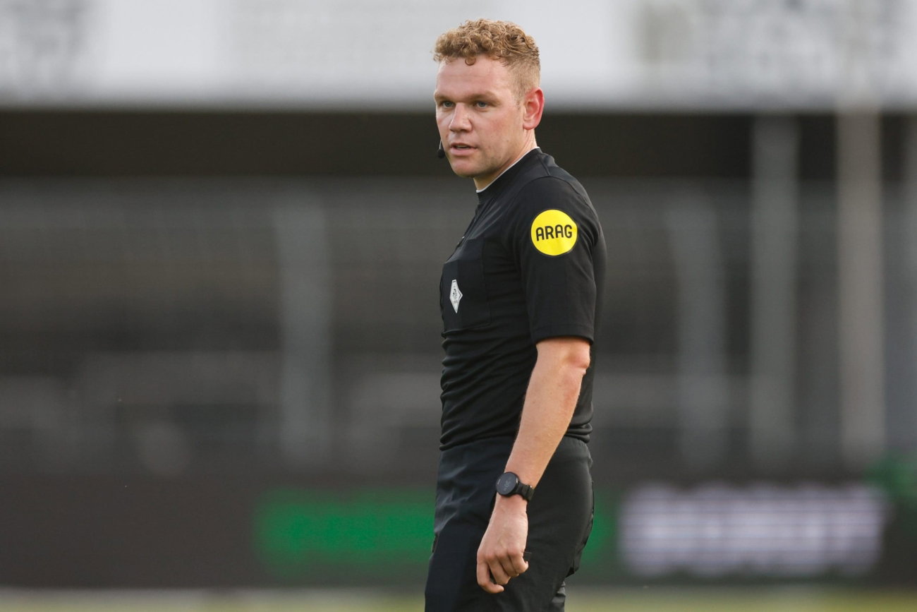 Alex Bos scheidsrechter bij FC Emmen – SC Cambuur