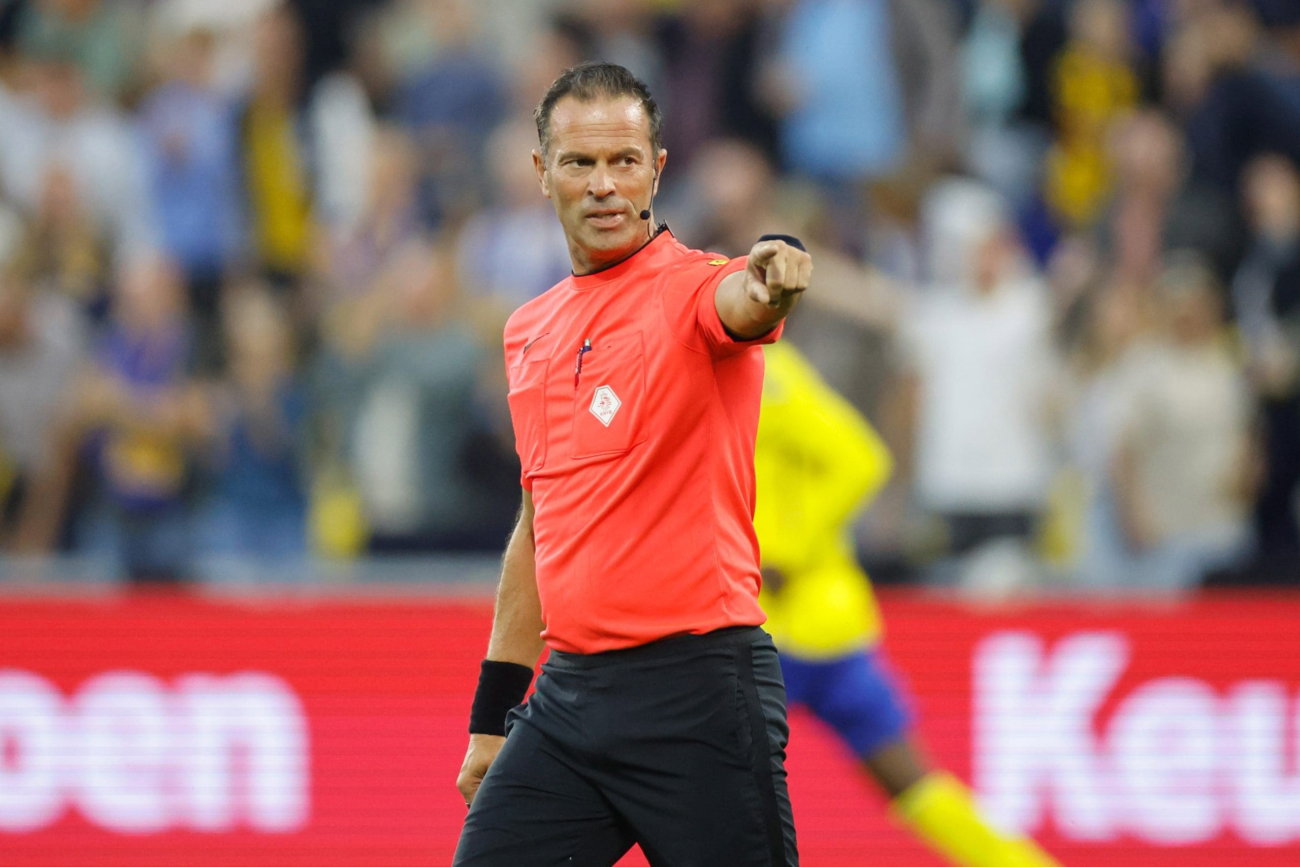 Bas Nijhuis fluit Vitesse – SC Cambuur