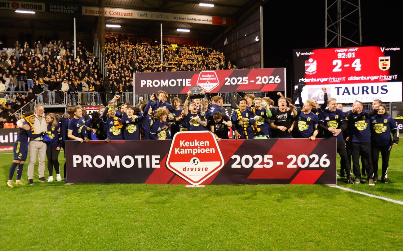 Team viert promotie 2025-2026