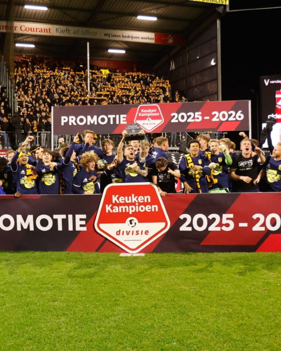 Team viert promotie 2025-2026