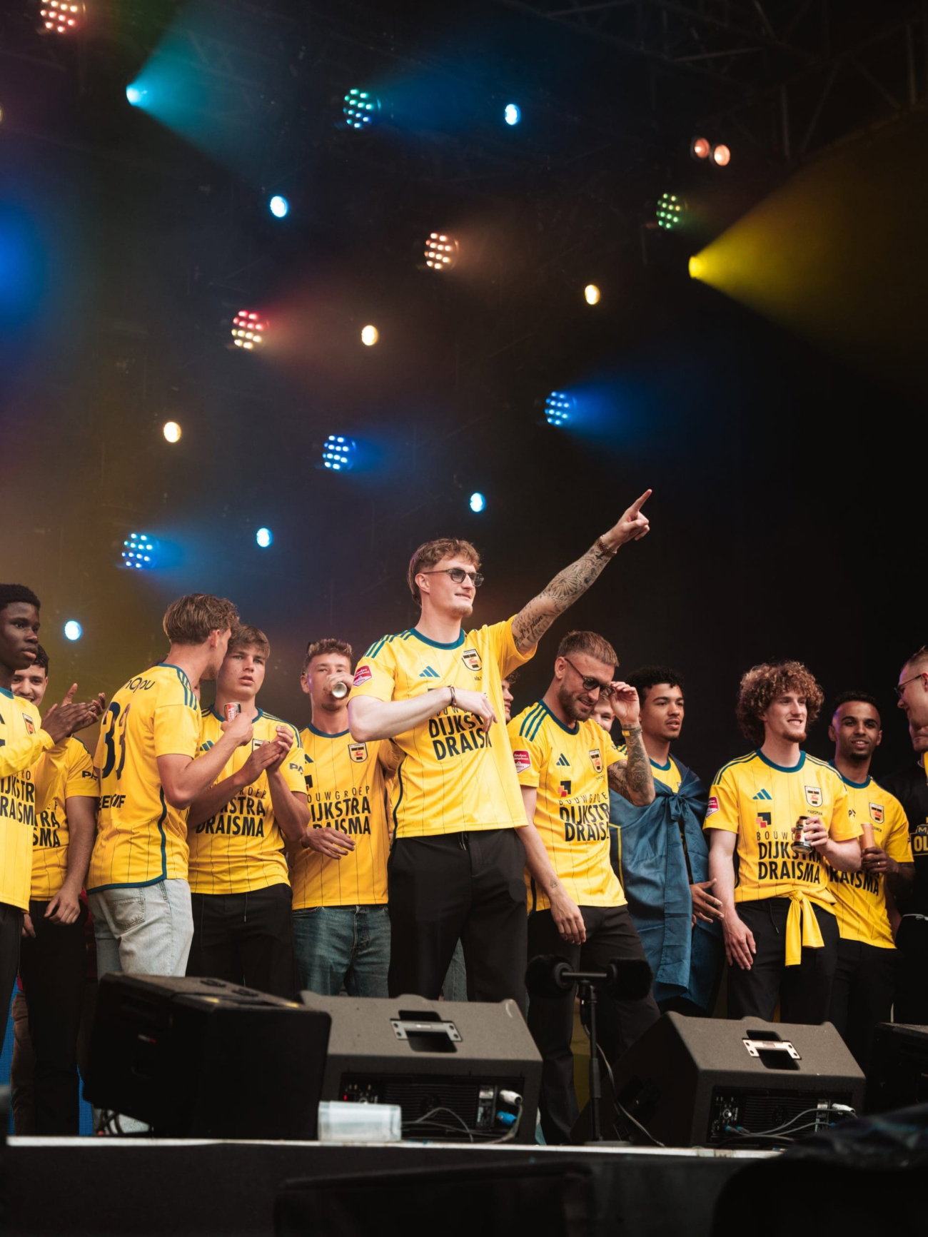 Reacties tijdens huldiging bij de Oldehove: “Geweldig om hier met z’n allen te zijn”