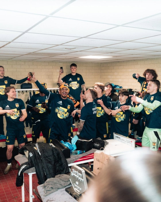 Spelers vieren feest in de kleedkamer