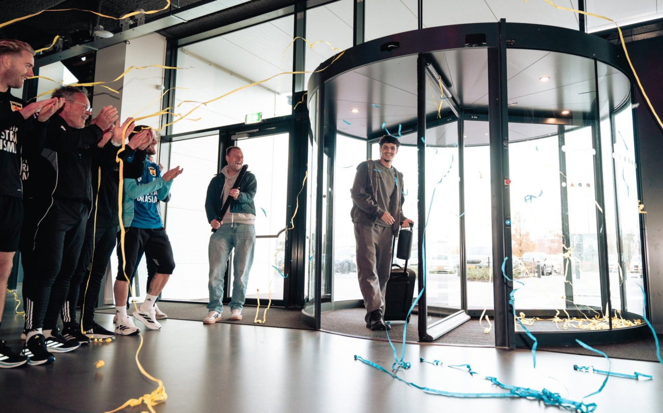 Opening bij de draaideur van het stadion