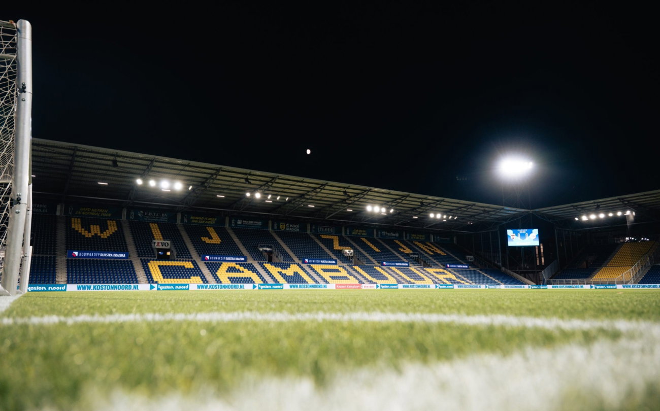Tribune Wij zijn Cambuur bij avond