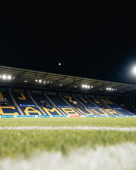 Tribune Wij zijn Cambuur bij avond
