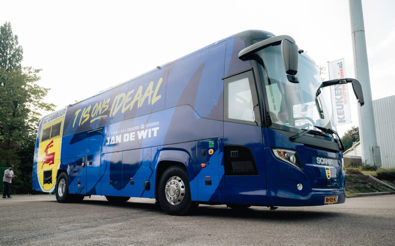 Spelersbus van SC Cambuur