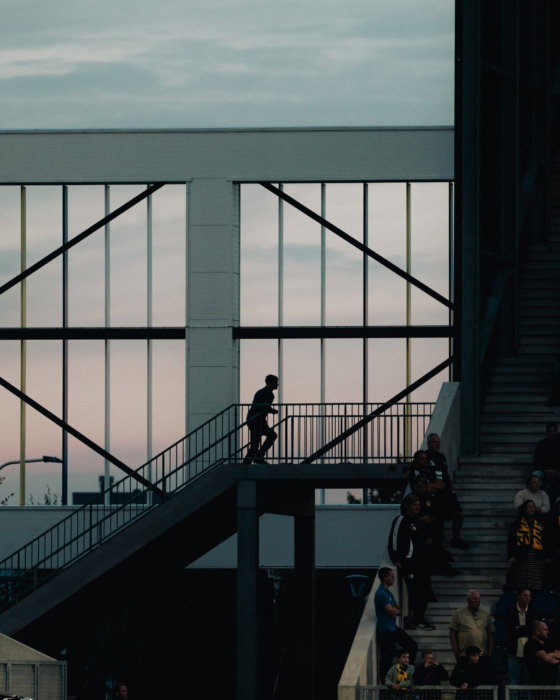 Trappenhuis in het stadion in silhouet