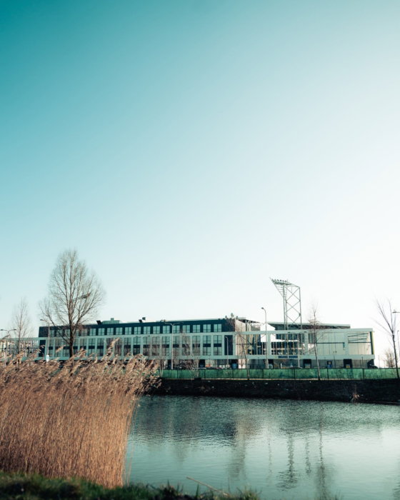 Kooi Stadion aan het water