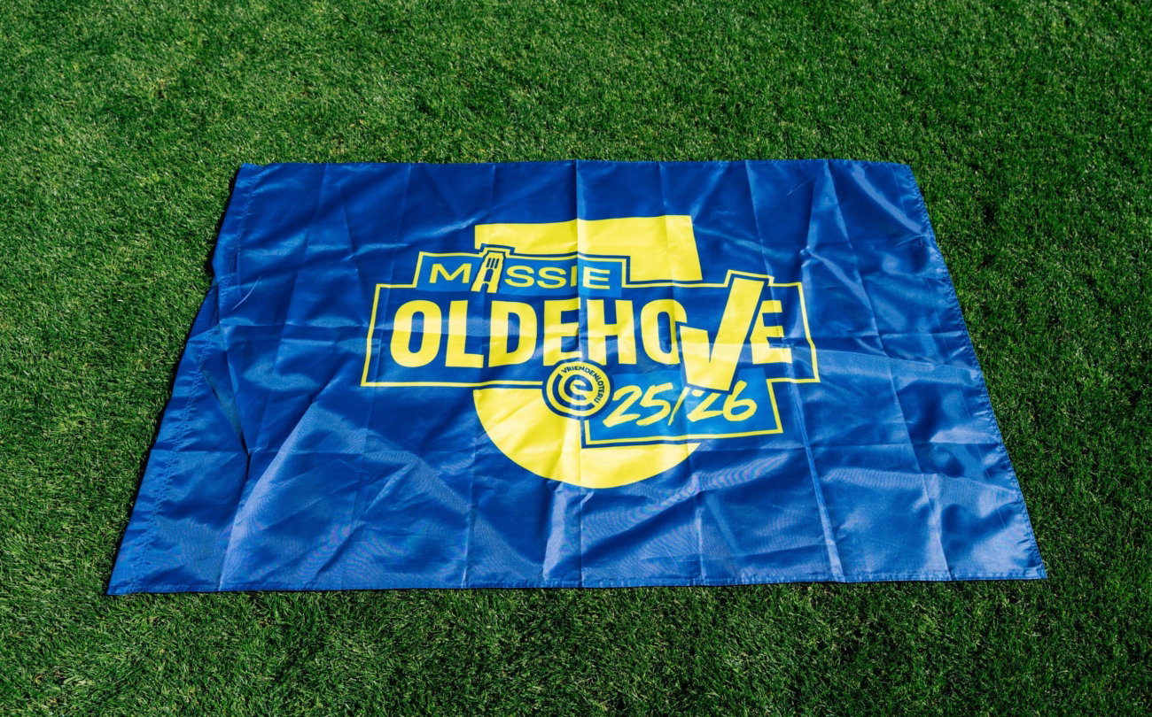 Vlag Missie Oldehove op het gras