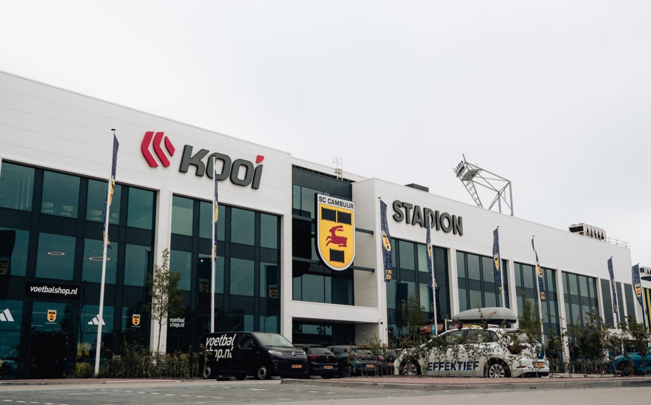 Gevel Kooi Stadion in de ochtend