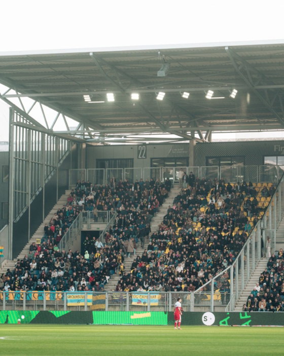Tribune bij een uitwedstrijd