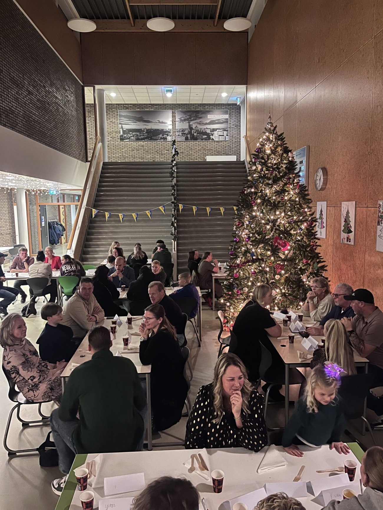 Sfeervol en smakelijk Cambuur Dreamschool-kerstdiner