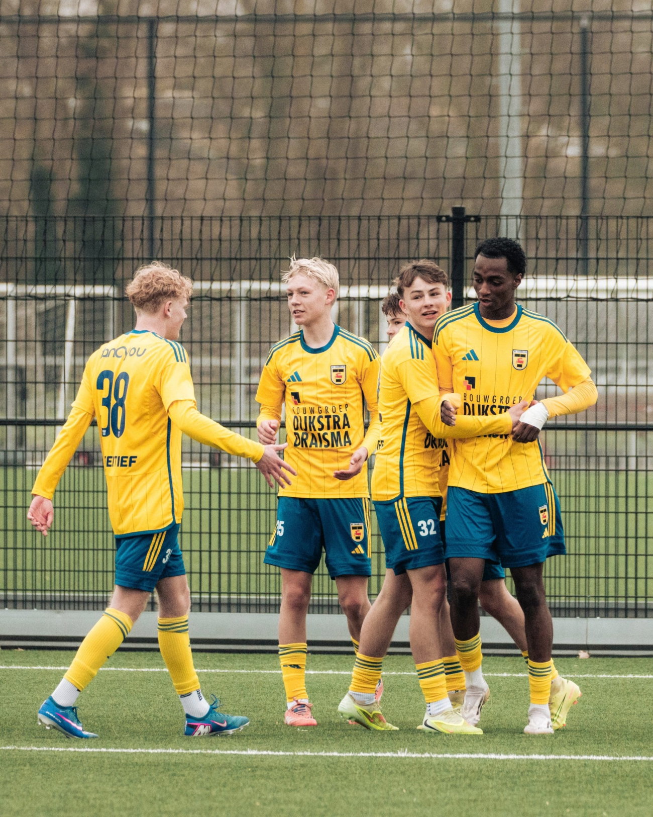 Overzicht jeugdopleiding: O17 wint derby van sc Heerenveen
