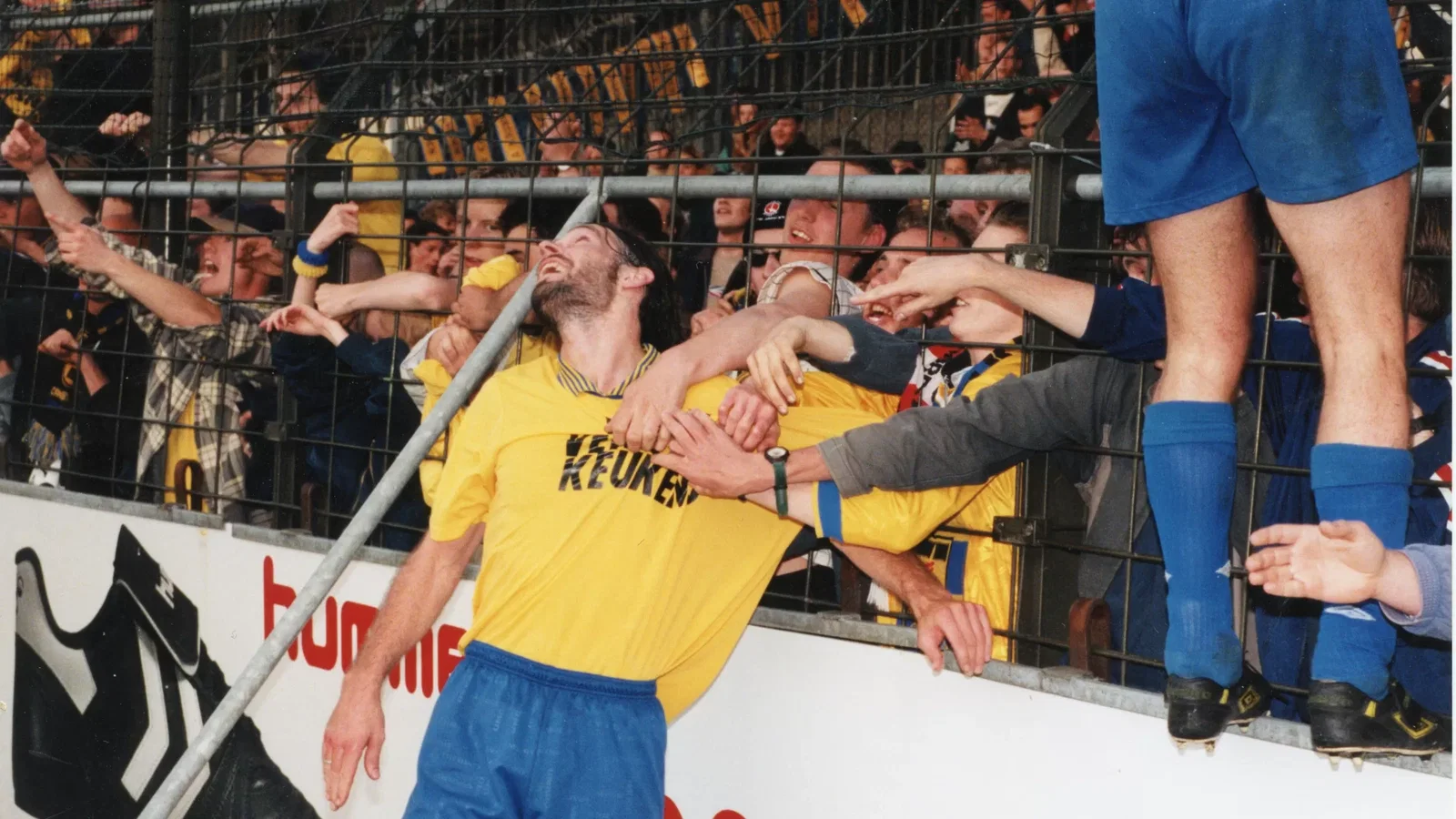 Speler viert feest met de supporters