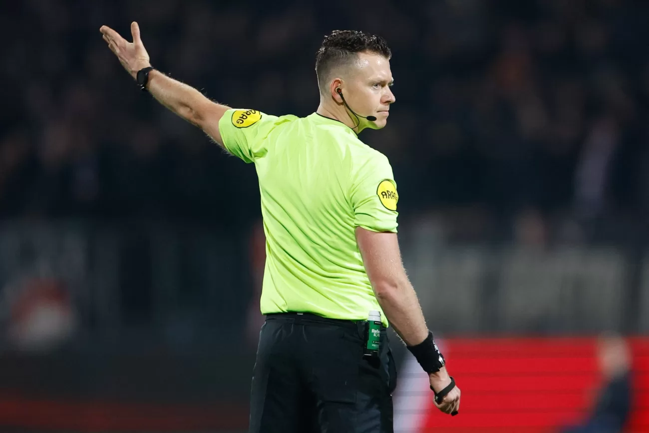 Allard Lindhout fluit SC Cambuur – Excelsior Rotterdam