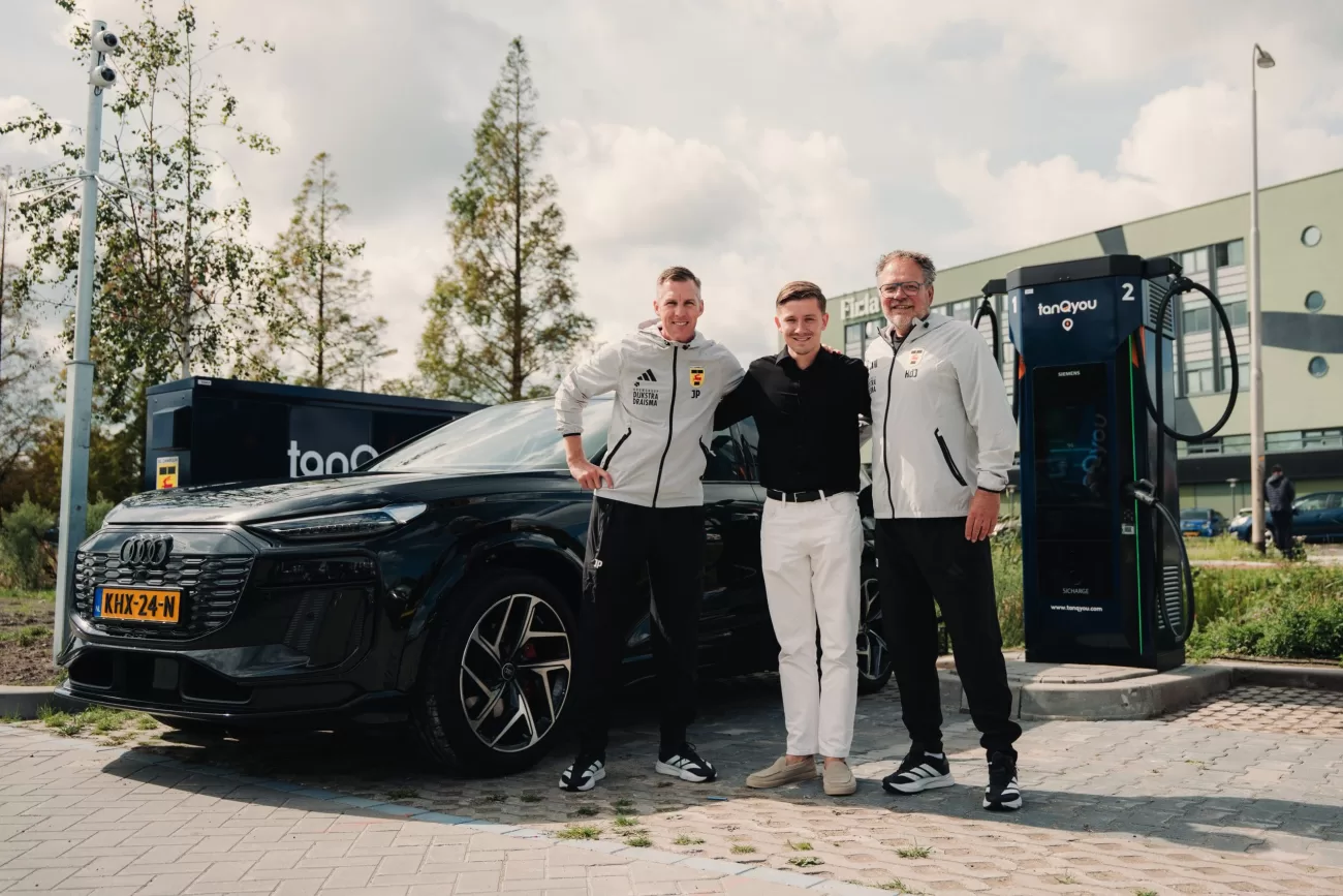 TanQyou opent grootste openbare laadplein van Leeuwarden bij Kooi Stadion