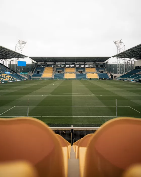 Zicht op het veld vanaf de stoelen
