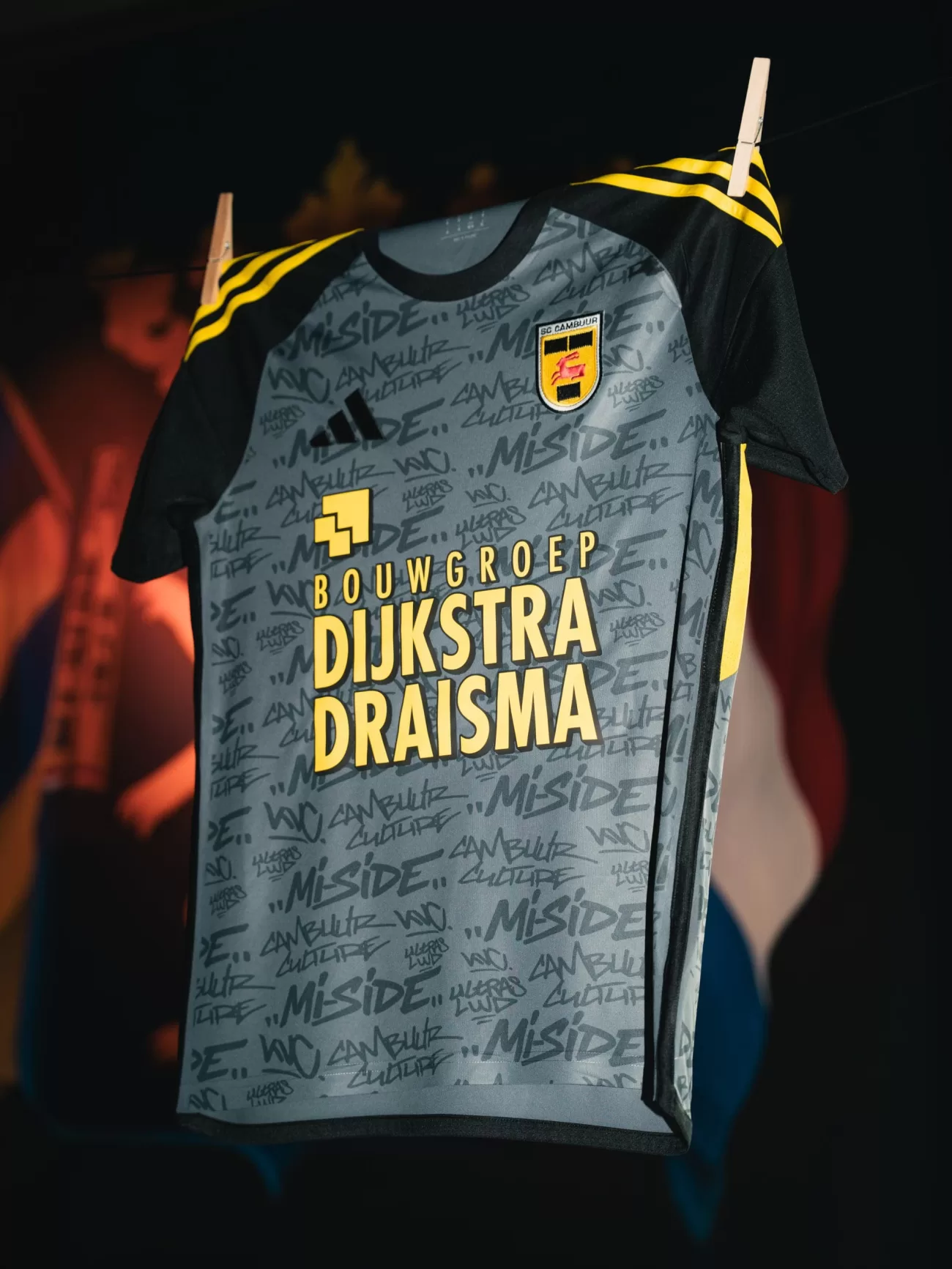Beperkte voorraad nieuwe uitshirts vanmiddag verkrijgbaar