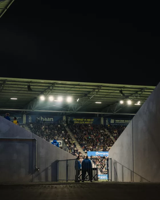 Doorkijk naar het verlichte veld