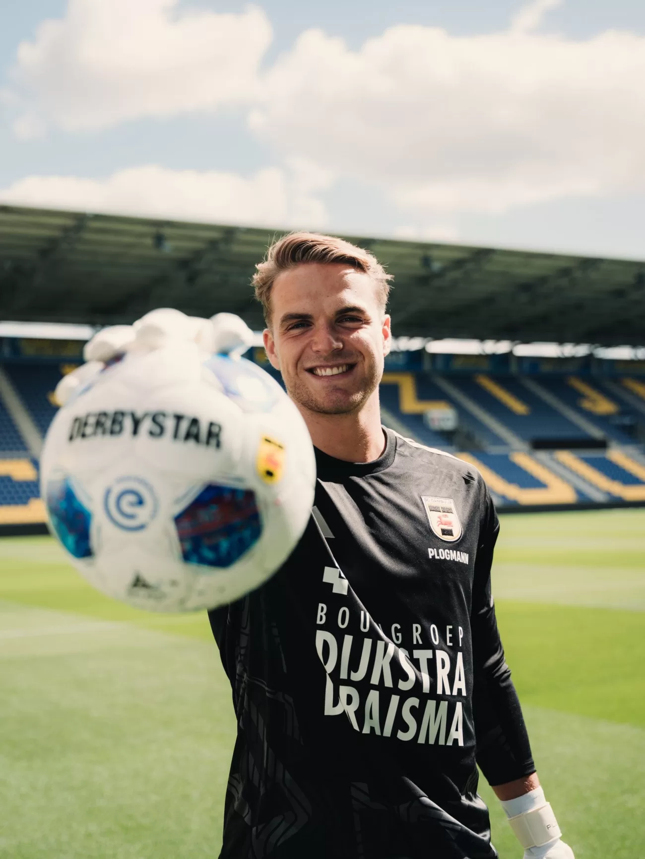 Maak kennis met Luca Plogmann: “Blij om nu echt onderdeel van het team te zijn”
