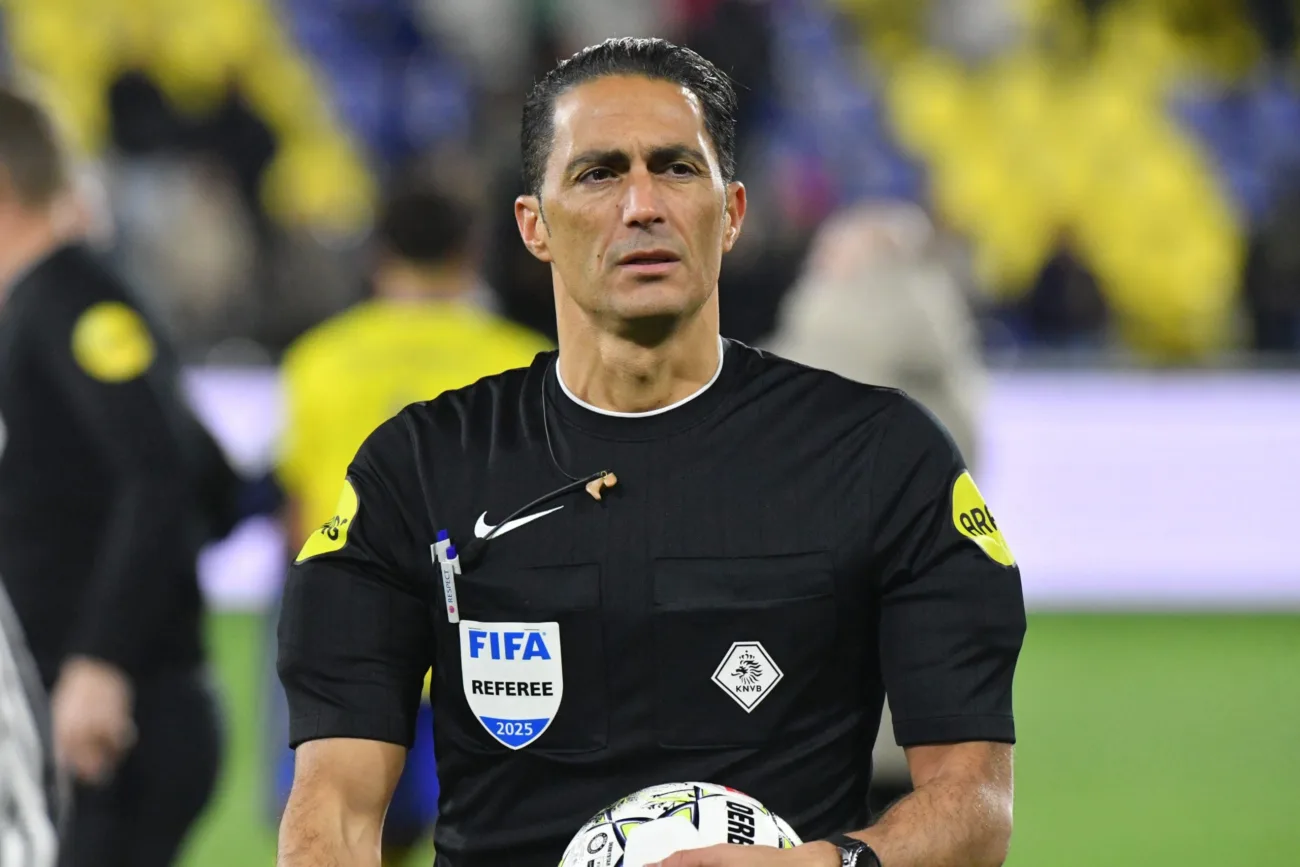 Serdar Gözübüyük fluit SC Cambuur – Go Ahead Eagles